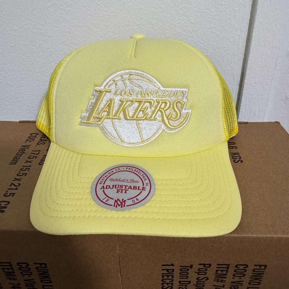 New Mitchell & Ness Yellow NBA Los Angeles Lakers Pastel Trucker HWC Snapback